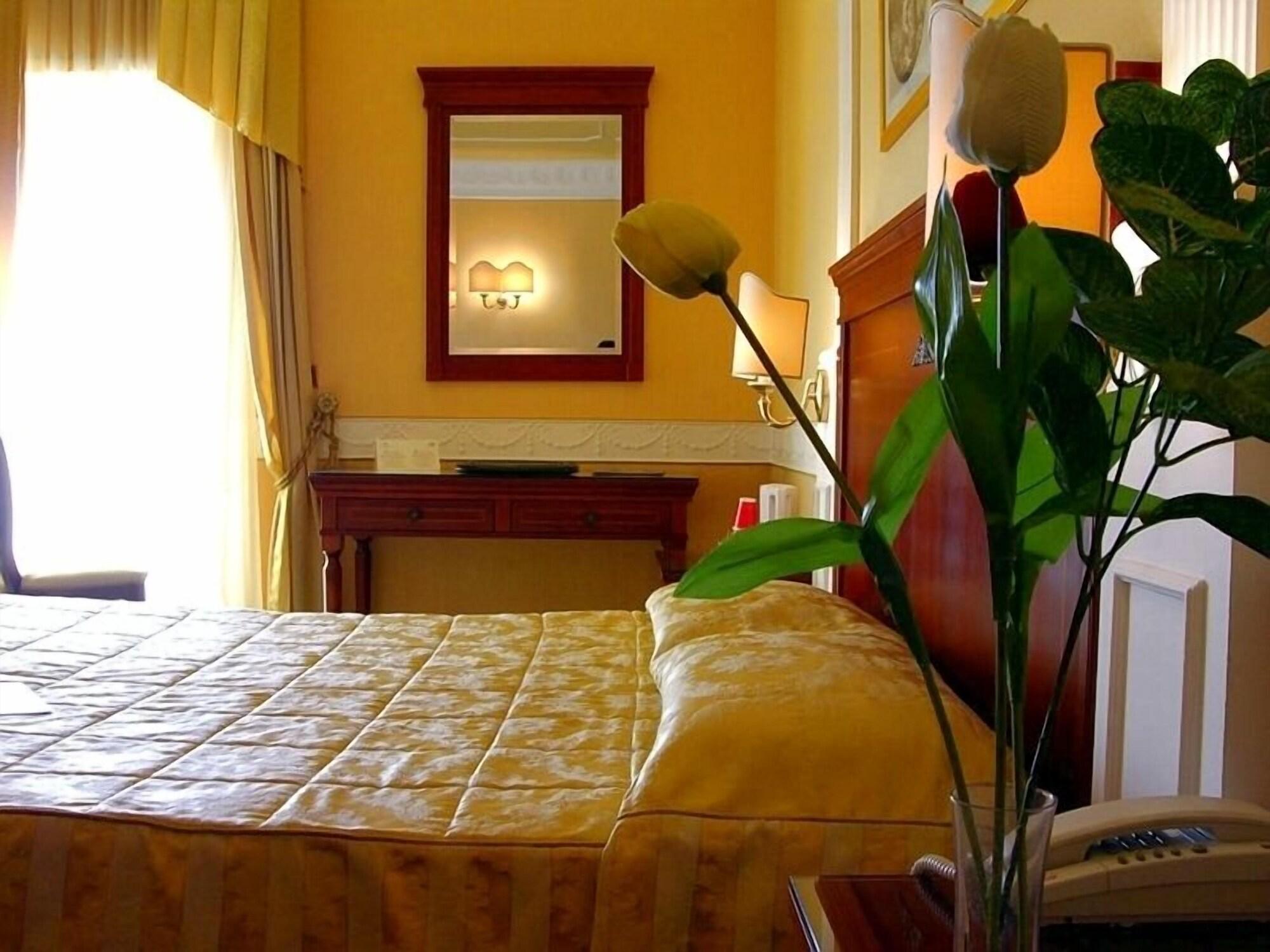 Hotel Grand Dei Cesari 4*